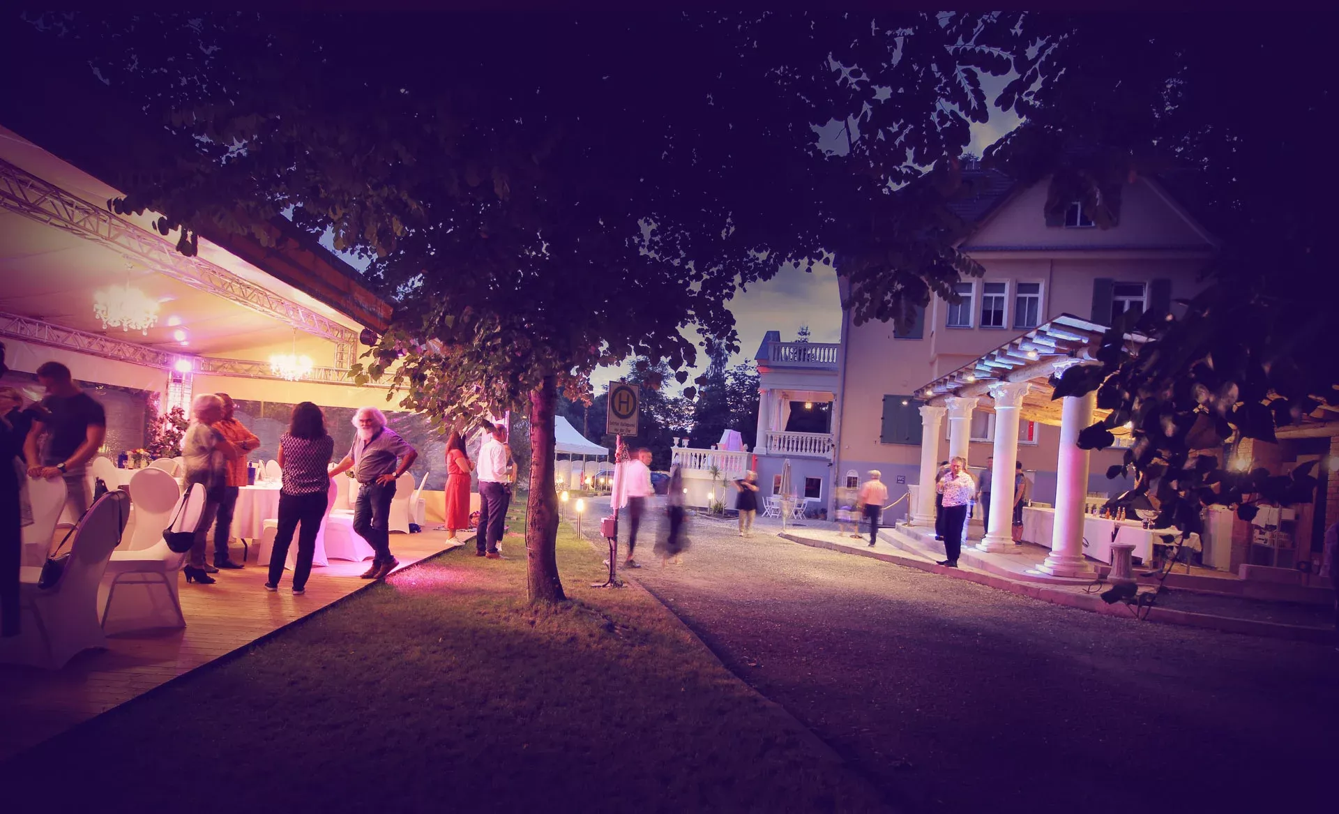 Villa Bella Vita Eventlocation Event abends im Freien